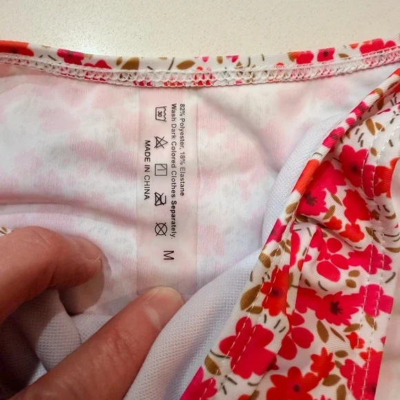 4 Bikini Sets - all medium - Picture 3 of 11